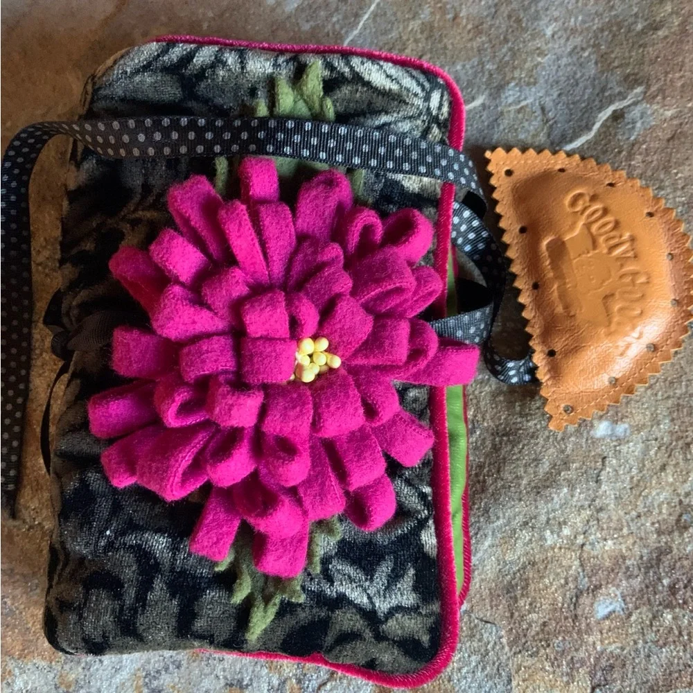 Goody Goody Beautiful “Jellyroll” Jewelry Pouch Holder - Picture 5 of 7